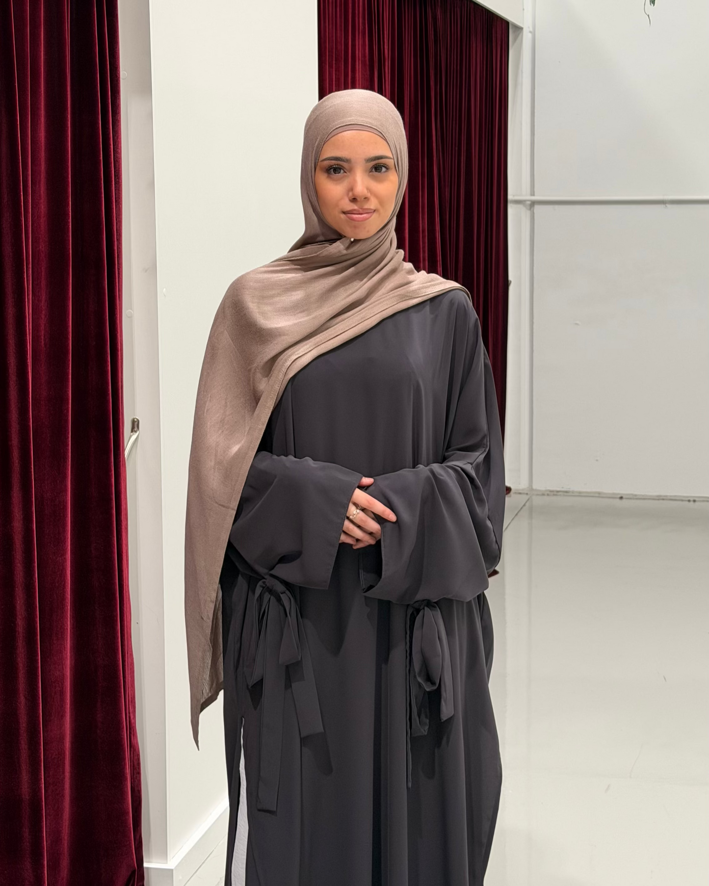 Nuha Split Abaya