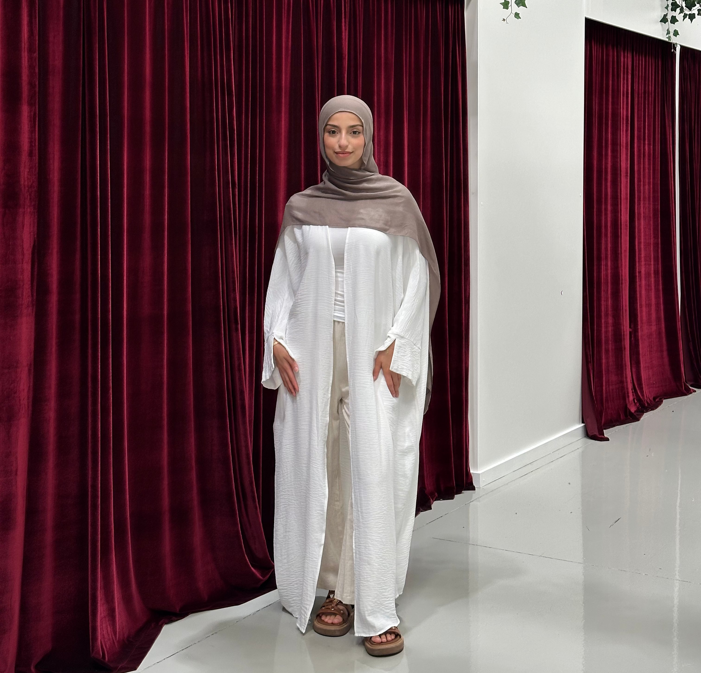 Nila Batwing Open Abaya