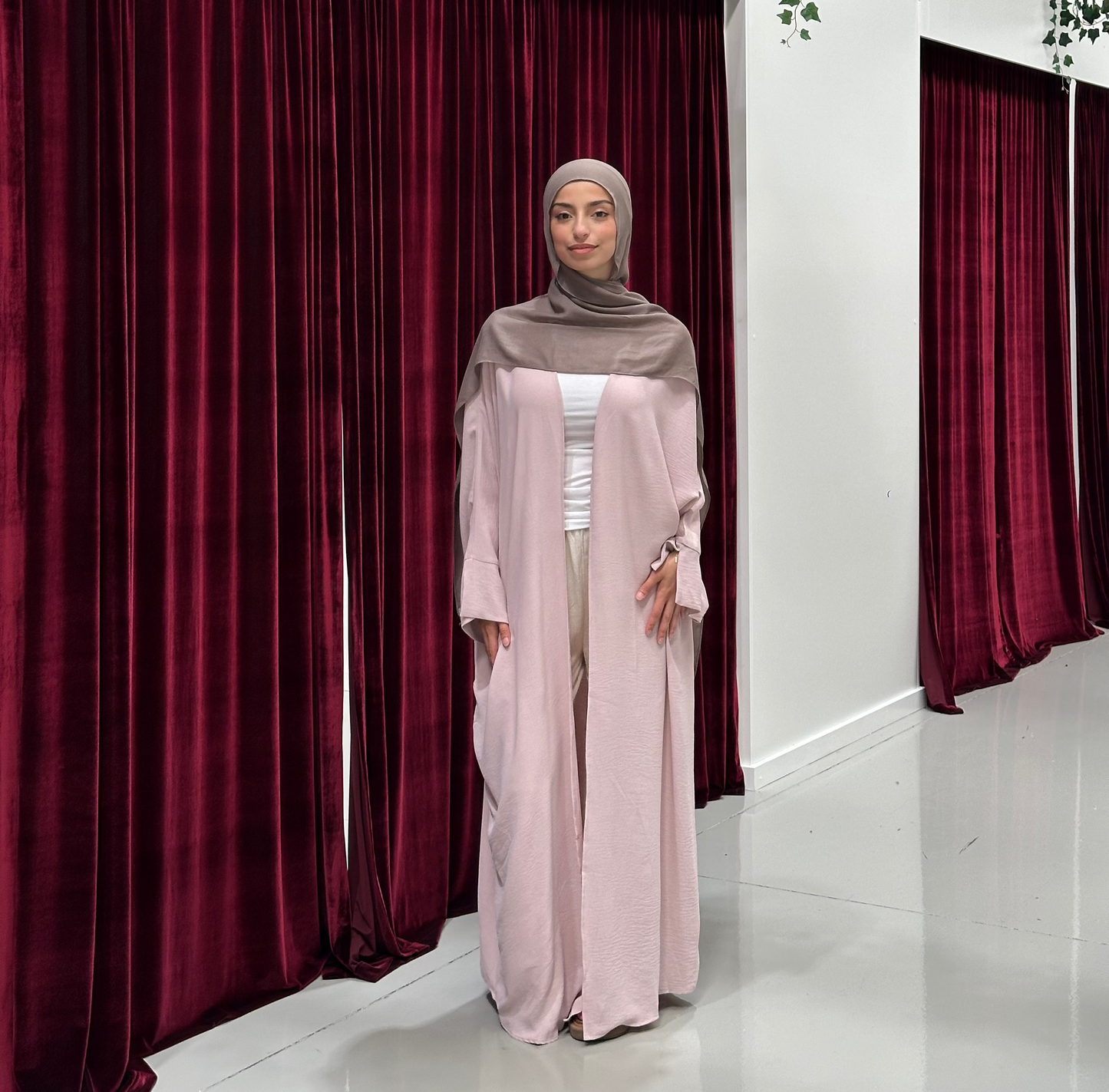 Nila Batwing Open Abaya
