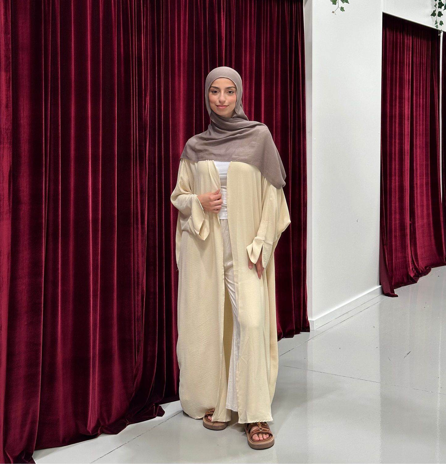 Nila Batwing Open Abaya