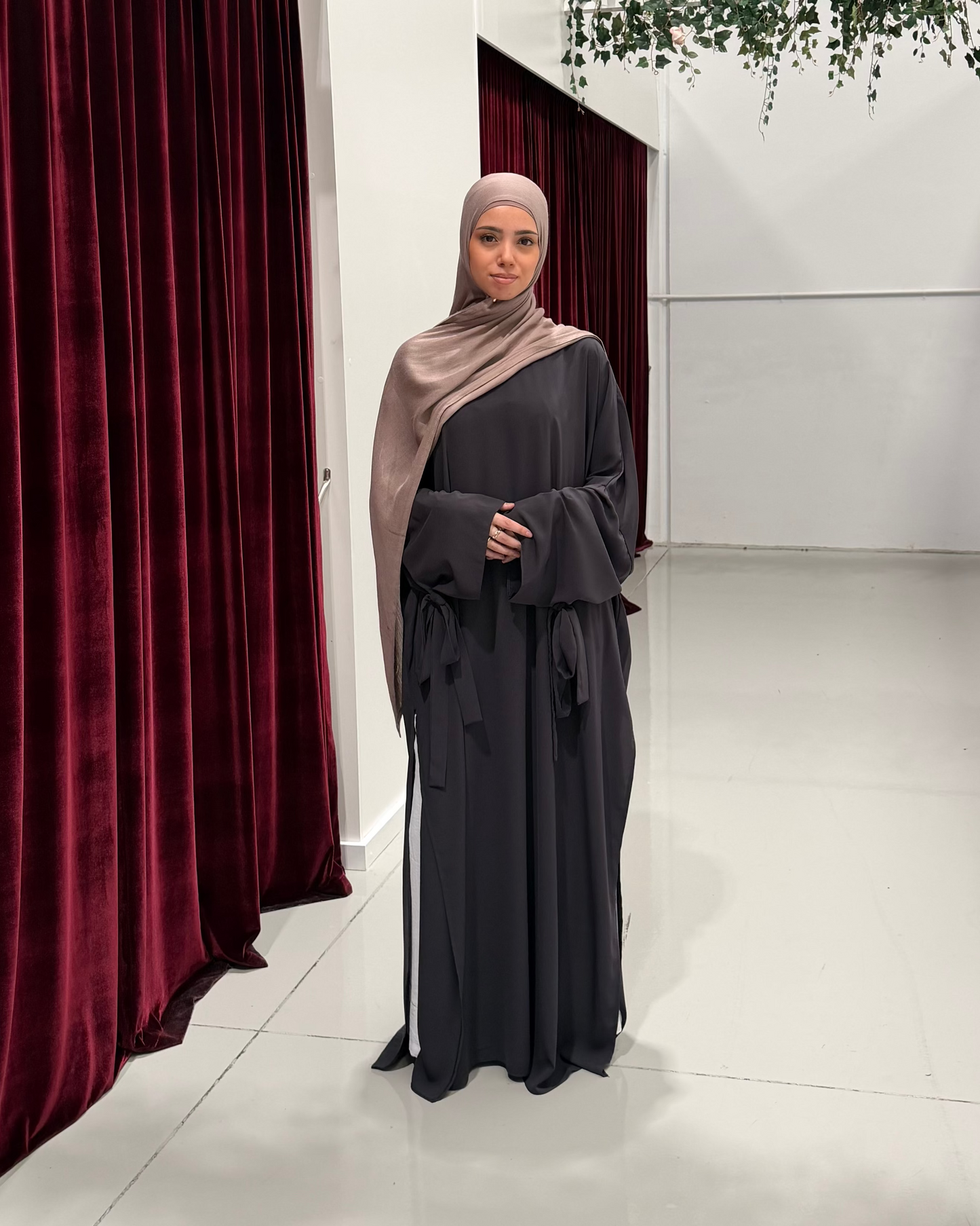 Nuha Split Abaya